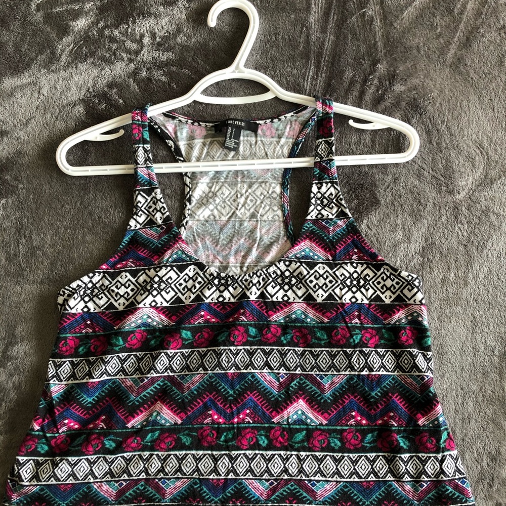 Patterned Flowy Tank Tops - Picture 3 of 4